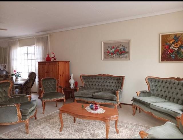 3 BEDROOM TOWNHOUSE FOR SALE IN CULEMBORG PARK